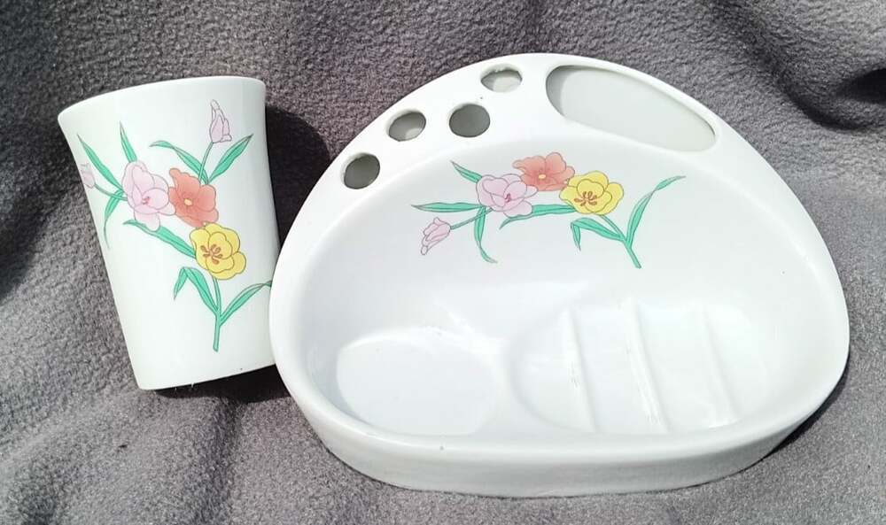 Vtg Floral Ceramic Bathroom Set Toothbrush Soap Dish Cup Holder Taiwan ROC - Picture 3 of 4